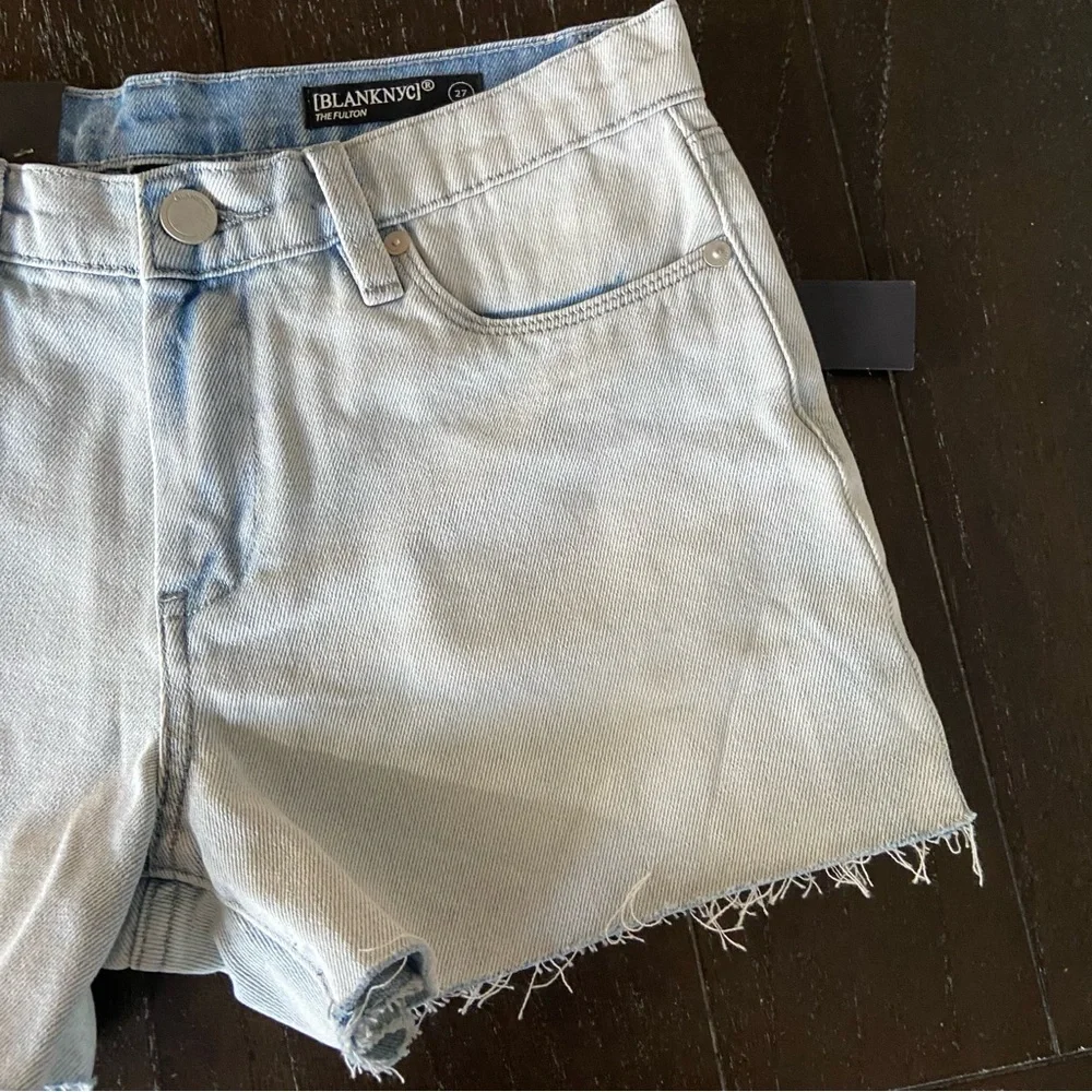BLANK NYC The Fulton Light Wash Raw Hem Blue Jean High Waist Shorts Size 27‎ NWT